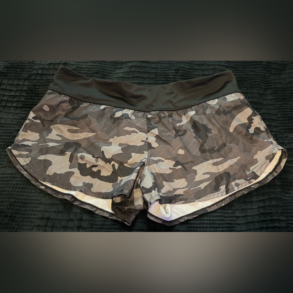 Nike Black and Gray Camo Women's Athletic Shorts